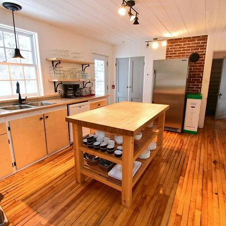 Le Partage Lodge: Destination Plein Air Et Sociale Val-Morin Zewnętrze zdjęcie